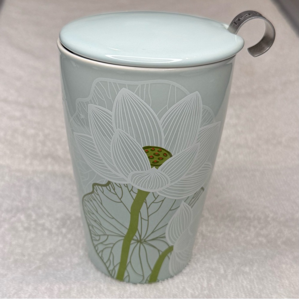 NWOT Tea Forte Kati Green Lotus Ceramic Tall Tumbler Mug with Lid & Infuser